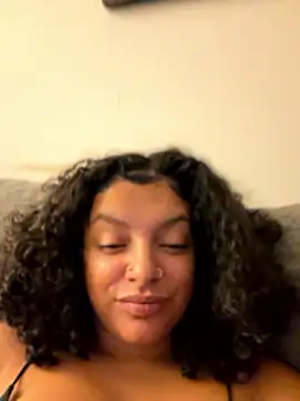 allybluee777 (Ask my age) - clothes off and 3 min control