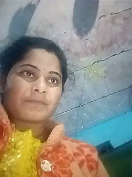 julee-740 (F young) - Full nude in public