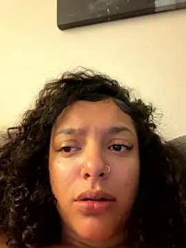 allybluee777 (Ask my age) - clothes off and 3 min control