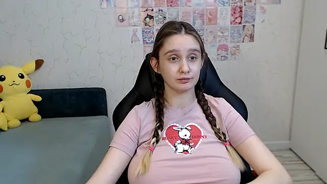 jackie_morgan (Ask my age) - 💕.Oil on my boobs and  big belly💕