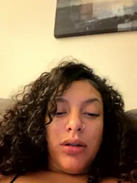 allybluee777 (Ask my age) - clothes off and 3 min control