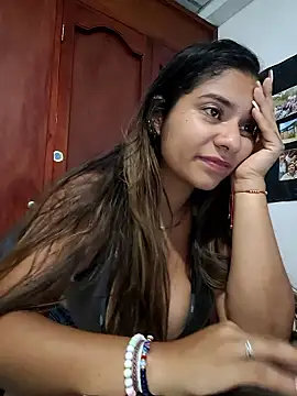 Webcam Model (Sofythom1)  is live.Free join now!