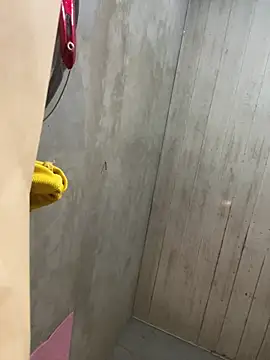 meganmeo (F young) - Phun nước móc qua