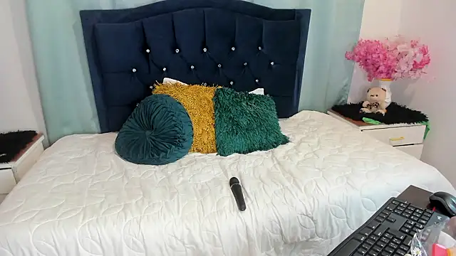 inaya_khalifa (F teen) - masturbate with my domi