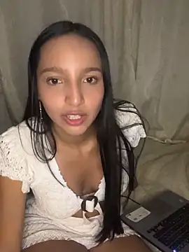 Webcam Model (Eve_Ritz) is live