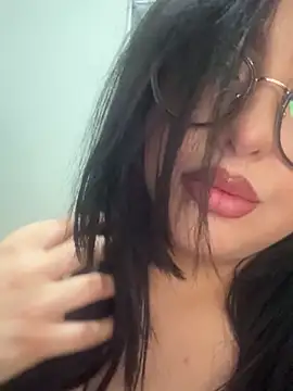 Webcam Model (MileyGia)  is live.Free join now!