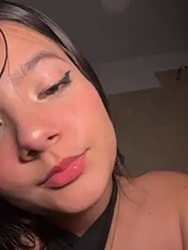 emmiiglow - EmmiiGlow's free webcam