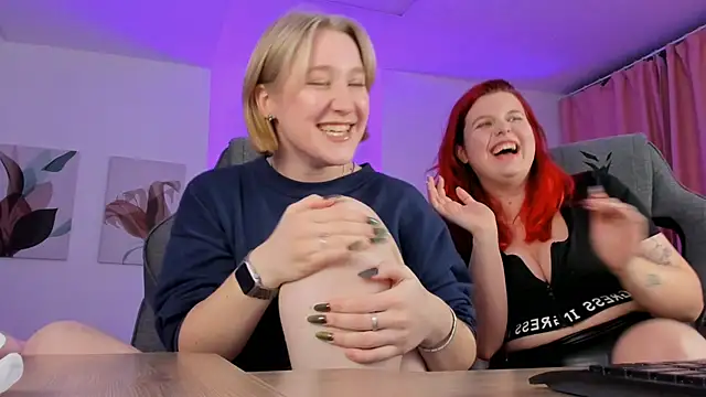 nattinred (Ask my age) - boobs attack