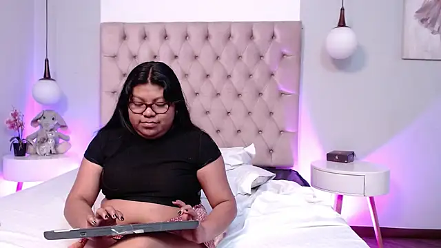 kiri_black_ (F young) - Topless