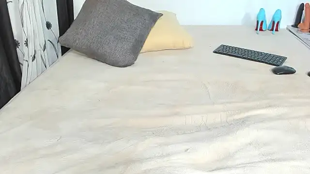 CREAMY_BUBBLEGUM webcam