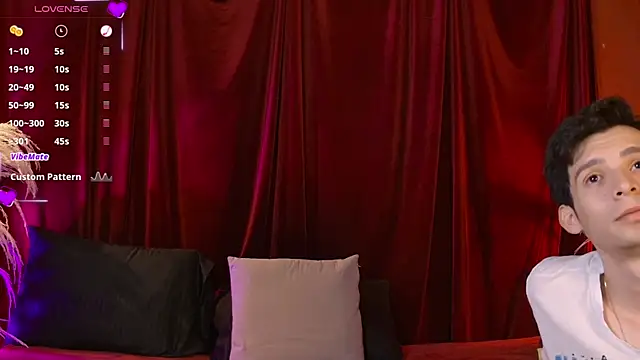 Webcam Model (VicenteFerrer)  is live.Free join now!