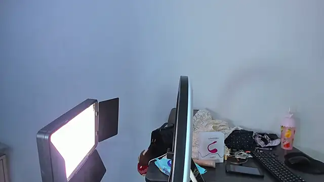 Aisha_hotts777 webcam