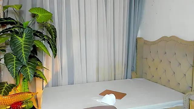 MochaliciousTransOnTop webcam