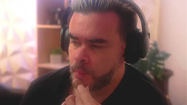 Sanders_White webcam