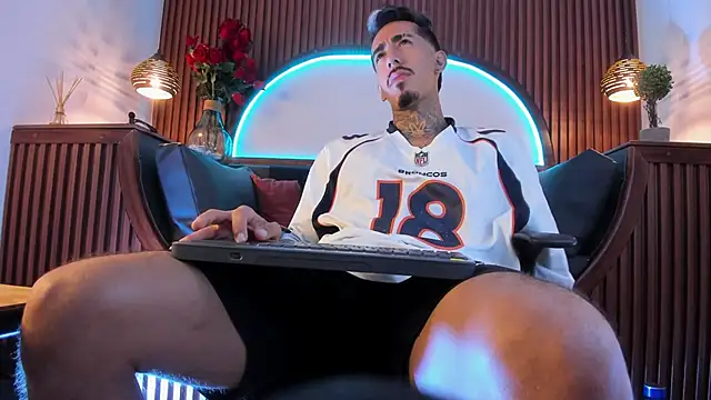 Donovan_Desmond webcam