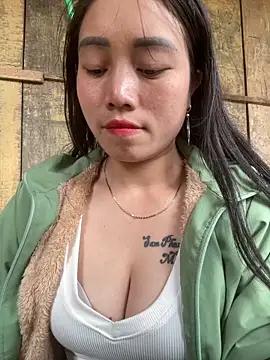 Webcam Model (chipp-bong) is live