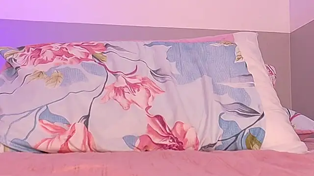 kinkylittlegirll webcam