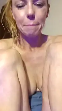 cammyquart (F milf) - STRip naked and lube up