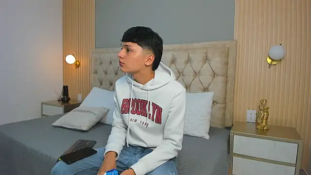 maxii18_ - Maxii18_'s free webcam