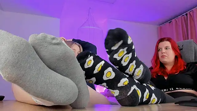 nattinred (Ask my age) - boobs attack