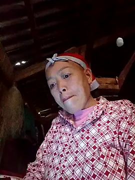 agnes-baby (F milf) - I am a poor girl. Please help me.