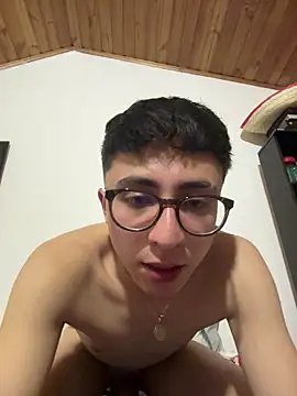 camirojas_boy (M young) - Finger in ass 👉🏼🍑😈