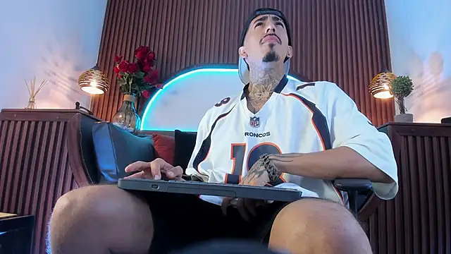 Donovan_Desmond webcam