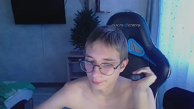 glasses_cat - Glasses_cat's free webcam - UK Sex Cams