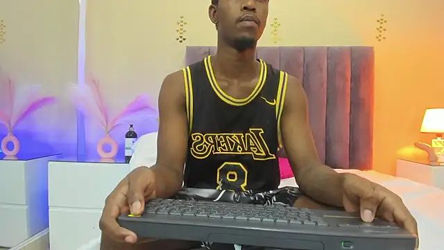 kiaraa_y_her_crazy - Kiaraa_y_Her_Crazy's free webcam - UK Sex Cams