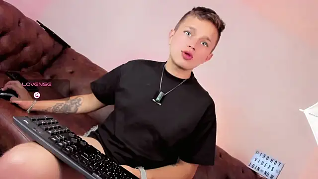 tim_wolf (M young) - Dick Hard on Hands ✊😋