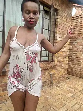 africansquirtingqueen (F milf) - outdoor fucking and squirt showers