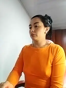 Webcam Model (Lunabex_)  is live.Free join now!