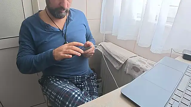 tarkan1 (Ask my age) - show dick