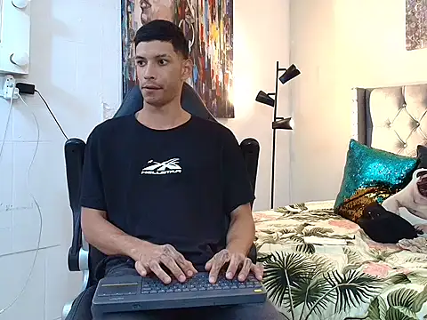 andrew_west10 webcam stripchat model stream image