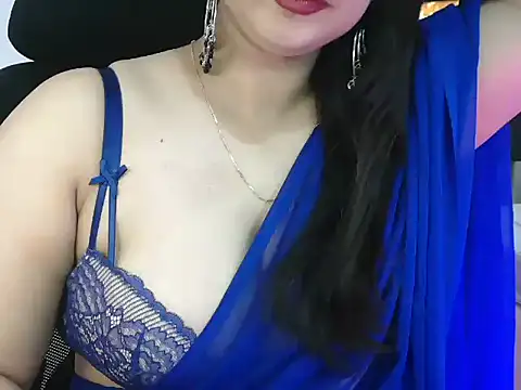 Webcam Model (NotySuku) is live