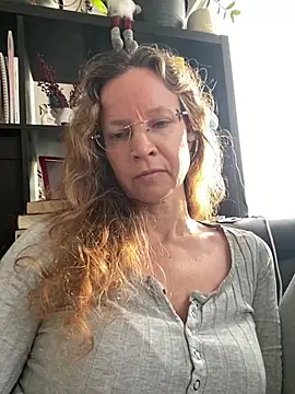 annikarose (F milf) - Tittenfick mit Dirty Talk