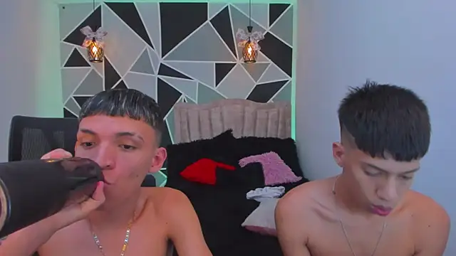 juan_nd_steven (Ask my age) - No shirts+kisses Abs