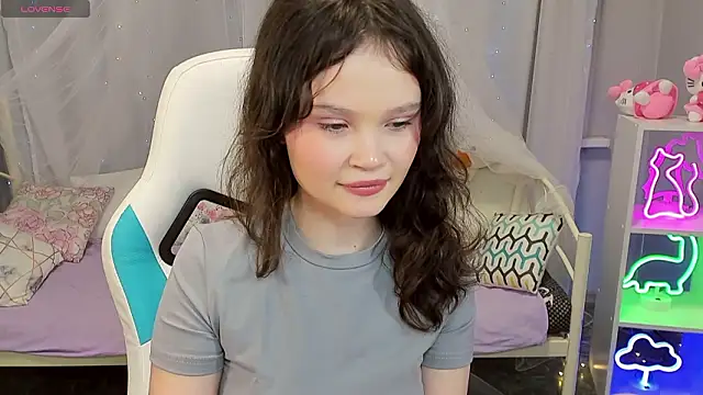 emilychaves (F teen) - ❤️air kiss❤️