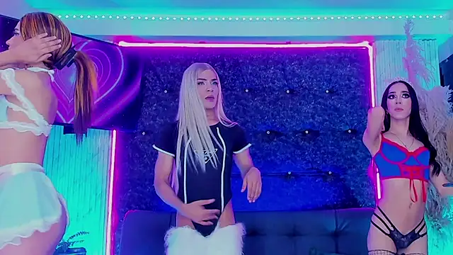 Preview of queens_wonders_blonders