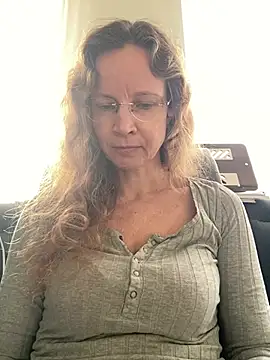 annikarose (F milf) - Tittenfick mit Dirty Talk