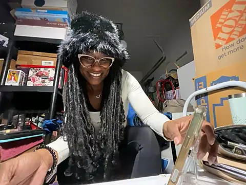 wynterheat (F milf) - ✨2 tokens per tip✨ 💧shower show💦