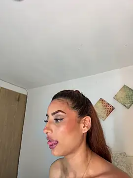 Webcam Model (monnay520)  is live.Free join now!