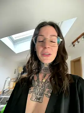 BrownieyQueen Live Webcam on Stripchat