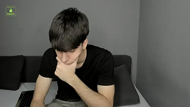 quentin_blake (M twink) - get naked