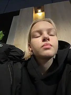 ashleymur (F teen) - finger in pussy