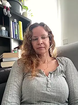 annikarose (F milf) - Tittenfick mit Dirty Talk