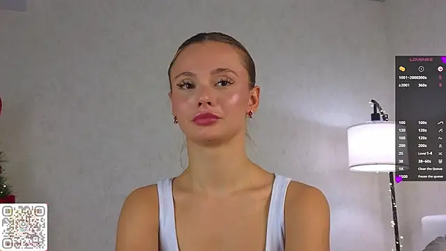 NaughtySeraphine webcam