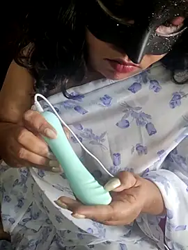 mahima_4u (F young) - ⚽️⚽️Wrighting ur name on boobs