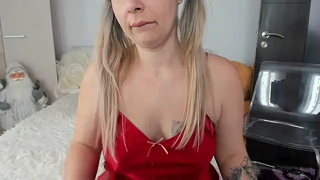 sweetemy4u (F milf) - make this pussy happy whit a big squirt