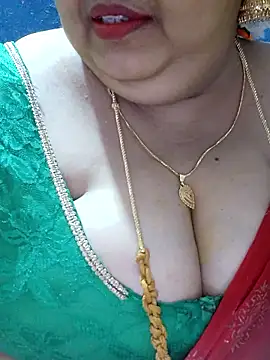 tamilthanushri (F milf) - Boobs oil